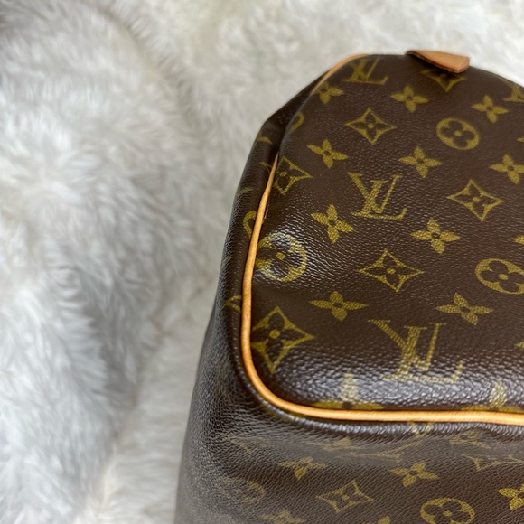 SOLD‼️! ♥️ Louis Vuitton Bandouliere Monogram Speedy 30
Was:$842 - Picture 9 of 17